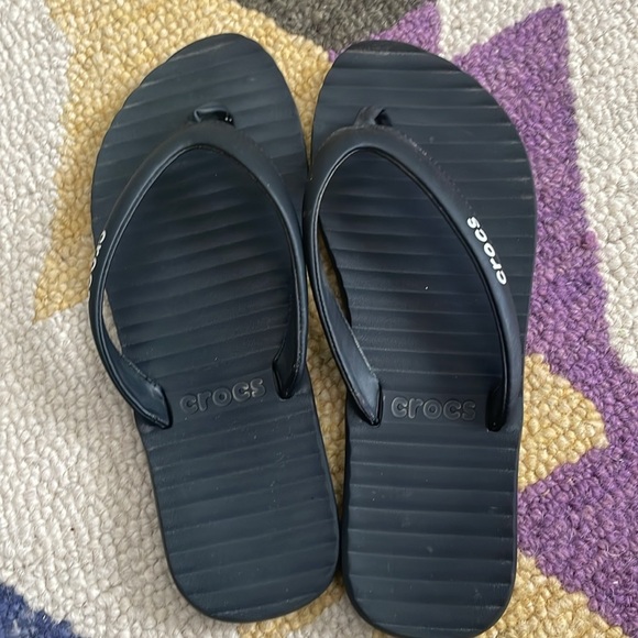 CROCS Women’s Size 10 Black Flip Flop Thong Sandals - Picture 3 of 7